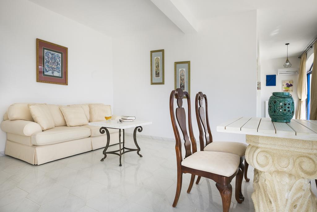 Villa Afrodite Mousata Exteriör bild